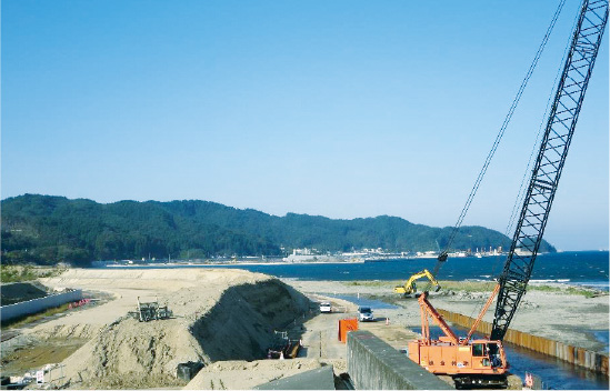 3_7：東日本大震災後の堤防修復（岩手県）　震災後の活動（防災）