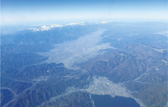 3_9：空から見た糸魚川―静岡構造線　糸魚川ー静岡構造線