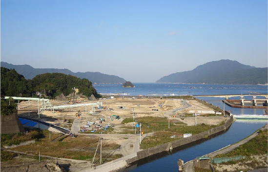 3_12：津浪に襲われた地域のかさ上げ工事（宮城県）　津波被害からの復興